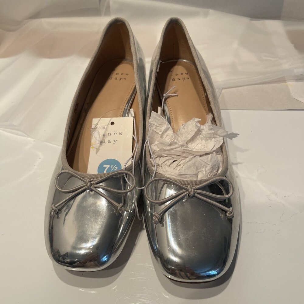 NWT TRIED ON, A New Day Joy Ballet Pumps Low Heel Shiny Silver Women’s Sz 7.5